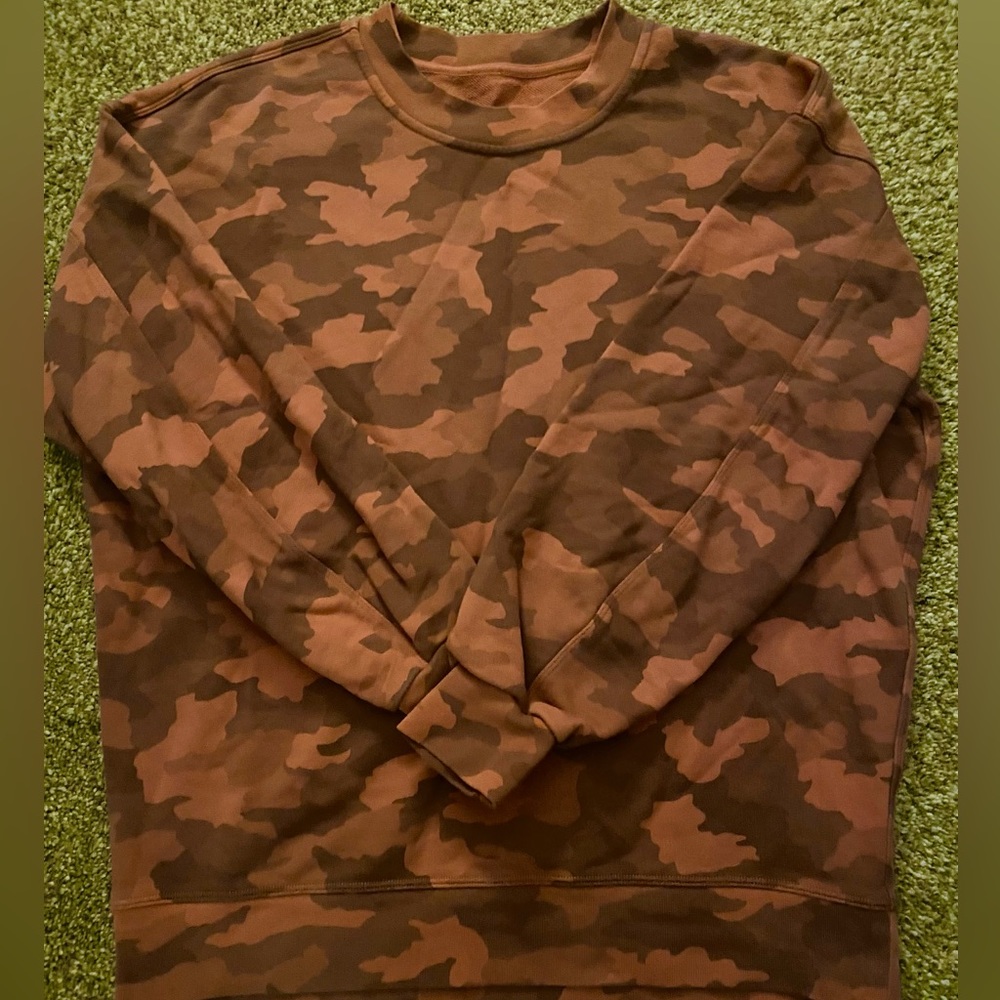LULULEMON pink camo crewneck